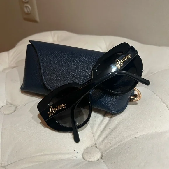 Loewe Black Round Frame Sunglasses with Gold Accents display picture 3